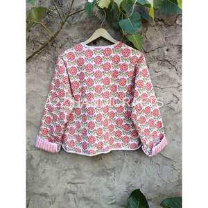 Chaqueta Acolchada Reversible Hecha a Mano para Mujer Unisex Estampado Floral Tejido Bolsillo Forro de Seda Botón Ropa de Fiesta Regalo para Invierno - Product Image 4