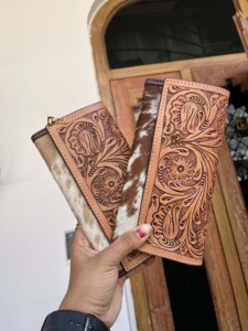 Women's Vintage Cowhide Fur <b>Leather</b> Clutch <b>Wallet</b> Hand Tooled & Carving Fashionable <b>Real</b> <b>Leather</b> Purse - Product Image 5
