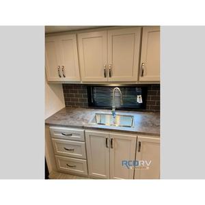 Caravane Keystone RV Cougar Sport 2100RK 2025, 26 pieds 3 pouces, avec accessoires intérieurs haut de gamme - Product Image 3