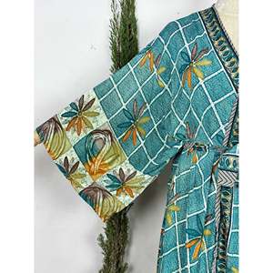 Cárdigan Boho de Seda Reciclada, Bata Corta, Ropa de Descanso, Cubrebañador Tropical para la Playa - Product Image 2