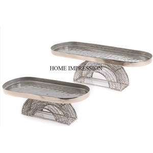 Bandeja de forma ovalada pulida brillante con acabado de Color plateado HECHO DE Metal resistente con hojas chapadas en oro y asas de diseño de flores - Product Image 5