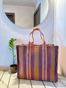 กระเป๋าช้อปปิ้งผ้าทอลายทางทำจากไนลอนรีไซเคิลเป็นมิตรต่อสิ่งแวดล้อมทำจากอินเดีย - Product Image 2