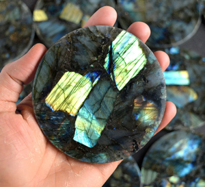 Sous-verres en labradorite en cristal naturel entièrement poli Décoration de table en pierre semi-précieuse Flashy Tapis et tampons d'artisanat inspirés du Feng Shui - Product Image 5