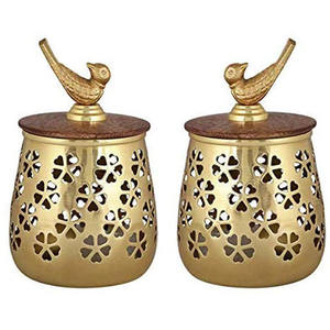 Elegante juego de dos tarros de velas doradas Acento elegante para el hogar para la decoración navideña del hogar - Product Image 3