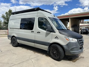 Camper Conversible S-p-r-i-n-t-e-r 1500 Usado del 2021 en Venta - Product Image 1