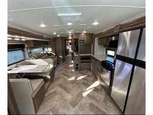 Autocaravana Usada Forest River Georgetown GT5 34H Azul Oscuro, Año 2020 - Product Image 3
