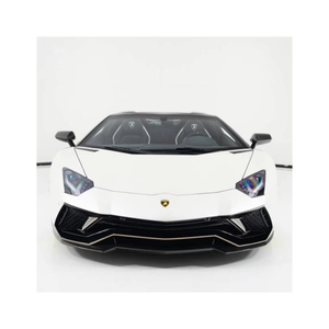 Lamborghini avec freins en carbone céramique, assurant une puissance d'arrêt constante dans des conditions extrêmes. - Product Image 1