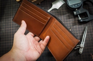 กระเป๋าสตางค์หนัง Cordovan สไตล์วินเทจสำหรับผู้ชายกระเป๋าสตางค์แบบพับสองพับส่วนบุคคลเป็นของขวัญที่สมบูรณ์แบบสำหรับเขาการออกแบบพิเศษใน2025 - Product Image 6