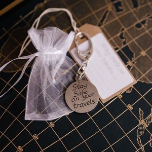 Porte-clés en métal design boussole antique avec étiquette cadeau Porte-clés souvenir personnalisé pour les amoureux du voyage - Product Image 4