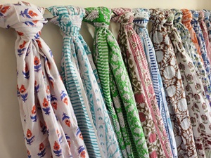 Femmes coton main bloc imprimé été sarong et vêtements de plage paréos coloré Paisley écharpe vêtements en gros - Product Image 6