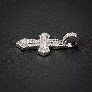Precioso colgante de Hip Hop de oro blanco de 10K Cruz de Jesús personalizada con diamantes cultivados en laboratorio de corte brillante completamente helado para fiestas - Product Image 2