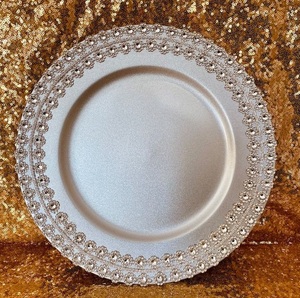 Placa de cargador de metal de lujo finamente elaborada para configuraciones de bodas y cenas elegantes y presentaciones de banquetes de alto perfil - Product Image 2