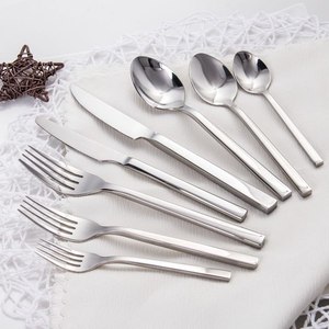 Ensemble de couverts royaux en acier inoxydable pour les fêtes, les mariages et les anniversaires - Sans BPA, lavable au lave-vaisselle, fabriqué en Inde, réutilisable - Product Image 1