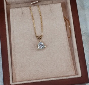 Moissanite Trillion Colgante de plata esterlina Joyería personalizada Collar de diamantes facetados - Product Image 5