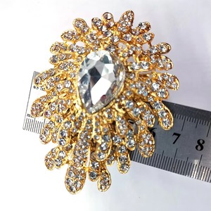 Porte-serviettes luxueux en or avec design royal et travail en cristal pour les fêtes de décoration de table de mariage, les repas d'hôtel - Product Image 4