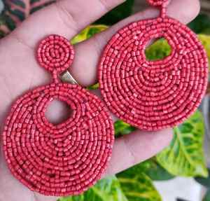 ต่างหูลูกปัดหลากสี Durga ต่างหูลูกปัดหลายเม็ดแบบกำหนดเอง เครื่องประดับงานปาร์ตี้สำหรับผู้หญิง ราคาดีที่สุด ต่างหูลูกปัด - Product Image 2