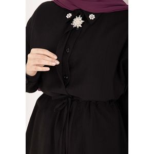 Ensemble deux pièces pour femme, tunique en crêpe noir uni avec broche et taille cintrée, style bureau - Product Image 4