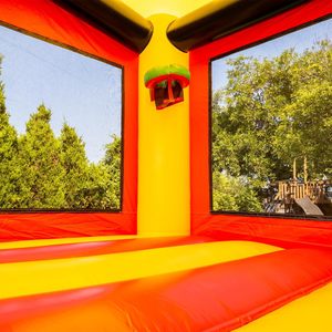 Castillo Inflable JumpOrange de 13'x 26'x 15' con Tobogán, Modelo Ninja Warrior, con Soplador, para Niños y Adultos, Ideal para Fiestas y Alquiler - Product Image 4