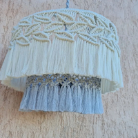 Magnifique lustre bohème en macramé avec abat-jour à pompons pour décoration murale