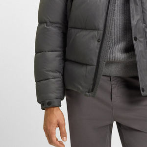 เสื้อแจ็คเก็ตพัฟเฟอร์ผู้ชาย ดีไซน์ทันสมัย สไตล์สตรีท ผลิตจากผ้าโพลีเอสเตอร์คุณภาพสูง ทนทาน ให้ความอบอุ่นและสวมใส่สบาย - Product Image 3