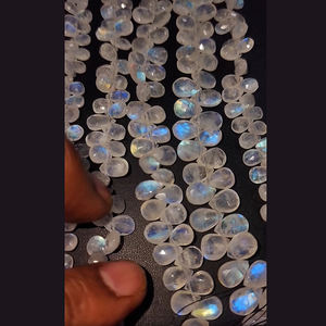 ลูกปัดมูนสโตนสีรุ้งธรรมชาติทรงหยดน้ำ 19 เส้น น้ำหนัก 1273 กะรัต ล็อต Iroc Sales ความยาว 10 นิ้ว ราคา 260 ดอลลาร์สหรัฐฯ สำหรับทั้งหมด - Product Image 5