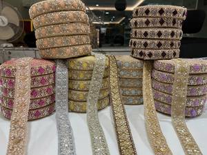 Bordure en dentelle brodée fantaisie écologique avec perles et sequins motif diamant, faite à la main pour robe de mariée, largeur de 1'' à 1 7/8'' - Product Image 1