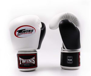 Guantes de boxeo de cuero Twins con logotipo personalizado de la mejor calidad en diferentes colores con correas ajustables de gancho y bucle para kick boxing - Product Image 5