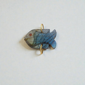 Colgantes de Peces de Labradorita Tallados a Mano |   Dijes de Piedra Natural para la Fabricación de Joyería al por Mayor - Product Image 1