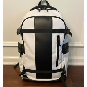 Sac à dos de sport en nylon personnalisé avec logo, 30-40L, pour bouteille d'eau, à porter à l'épaule, vente en gros - Product Image 1