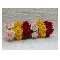Bracelet Gajra à la main en velours rose avec fermoir réglable pour femme, cadeau de demoiselle d'honneur Haldi Mehndi, corsage de poignet