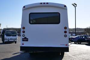 Excelente Ford F-450 Super Duty 2018 Blanco con Llantas de Aleación R20 Izquierdas, BiDiésel, Asientos de Tela, Sistema de Navegación, Arranque Remoto y Techo Solar - Product Image 3