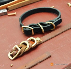 Collier de chien en cuir pleine fleur à double anneau en D de marque privée avec quincaillerie en laiton - Product Image 4