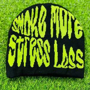 Gorro de invierno acrílico personalizable de alta calidad de color sólido gorro de punto de moda - Product Image 1