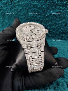 Montres modernes de luxe en diamant et moissanite avec bracelet élégant en acier inoxydable et fenêtre à cadran en verre Fournisseur indien de haute qualité - Product Image 3