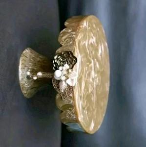 Opulent Bloom Support à gâteau en résine rose fait à la main Serveur en acier inoxydable de qualité supérieure Combo pour mariages, célébrations et cadeaux haut de gamme - Product Image 6