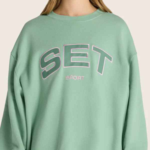 ชุดสเวตเตอร์ฤดูหนาวของผู้หญิงแบบสั่งทำปักโลโก้สไตล์สตรีทเสื้อวอร์มลำลองแบบสั้น2ชิ้นชุดผ้าโพลีเอสเตอร์100% จากโรงงาน - Product Image 3