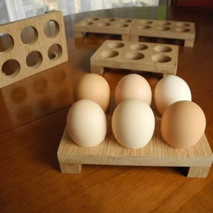 Estante de madera para huevos con acabado a mano con pulido suave que ofrece un estilo duradero y almacenamiento seguro para huevos de granja orgánicos - Product Image 1