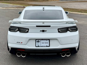 Chevrolet Camaro ZL1 Sedán RWD 2024 Usado, Blanco Premium, Volante a la Izquierda, Interior Oscuro, Asientos de Cuero R18, Automático, Aleación de Aluminio - Product Image 4