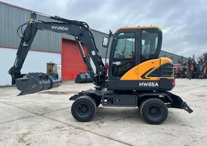 Para Miniexcavadora KX033-4 de 3 Toneladas de Peso Operativo, Capacidad de Cucharón de 0.12m, Dientes de Repuesto y Cucharón de Excavación Incluidos - Product Image 4