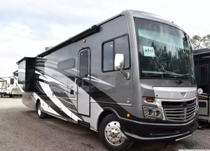 Autocaravana de Lujo Fleetwood Southwind Clase A para 4-6 Pasajeros, Emisión Euro 5, Interior Espacioso - Product Image 4