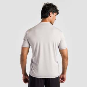 เสื้อยืดเทนนิสโพลีเอสเตอร์ 100% พร้อมดีไซน์ซิป ผ้าถักสีดำ-เทา - Product Image 2