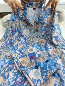 Kurti en Georgette Imprimé Floral de Luxe Unity avec Encolure Brodée pour Femmes - Product Image 5