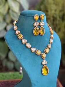 Collier de couleur jaune Doublet pierre non coupée Polki Kundan bijoux de mariage collier avec boucles d'oreilles bijoux pakistanais indiens deux tons - Product Image 2