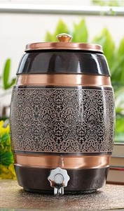Distributeur d'eau en métal de cuivre gravé de luxe pour l'usage à la maison de restaurant d'hôtel du fabricant indien - Product Image 4