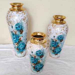 Vase à fleurs en fer côtier de haute qualité fait à la main élégant décor à la maison avec vase de sol en triangle plaqué or prix de gros - Product Image 6