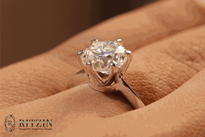 Anillo de compromiso estilo solitario diamante corte redondo para mujer - Product Image 3