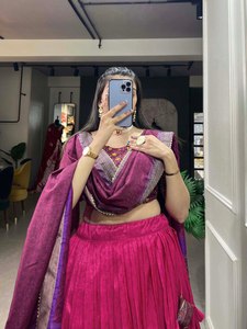 Rehaussez votre style ethnique avec ce magnifique Lehenga Choli en soie Tussar, orné d'un superbe imprimé kashmiri, design réversible, idéal pour les fêtes - Product Image 2