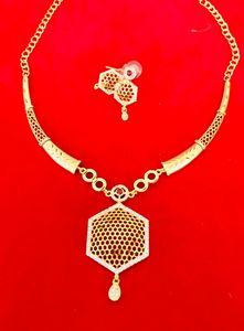 24K Plaqué or Vintage Dubai Fashion Jewelry Set Boucles d'oreilles Bracelets Peignes Broches en cuivre pour les clients USA France - Product Image 2