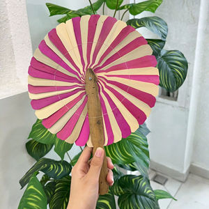 Éventail en feuilles de palmier, fait à la main, feuillage de palmier naturel séché, léger, accessoire de refroidissement portable pour la décoration d'événements estivaux, Vietnam - Product Image 1
