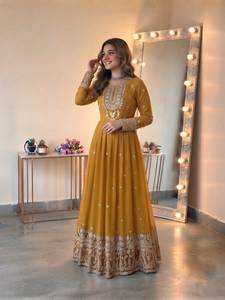 Robe de soirée en georgette avec magnifique broderie et sequins, avec jupe et dupatta en georgette, entièrement cousue, prête à porter. - Product Image 3